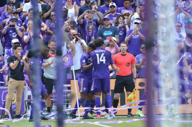 Orlando City 15 Nisan 2017 'de Florida, Orlando' daki Citrus Bowl 'da Los Angeles Galaksisine ev sahipliği yaptı.. 