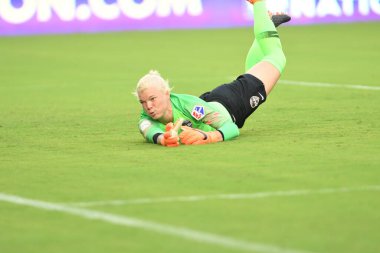 Orlando Pride, 22 Nisan 2018 'de Florida, Orlando' daki Exploria Stadyumu 'nda Houston Dash' e ev sahipliği yaptı..  