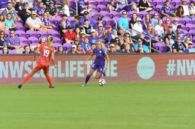 Orlando Pride, 22 Nisan 2018 'de Florida, Orlando' daki Exploria Stadyumu 'nda Houston Dash' e ev sahipliği yaptı..  