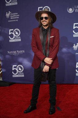 15 Ekim 2019 'da Nashville, Tennessee' deki Linbscome Üniversitesi 'nde verilen 50. GMA Dove Ödülleri sırasında kırmızı halı. 