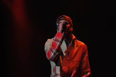 R & B Şarkıcısı Usher 12 Aralık 2014 'te Orlando Florida' daki Amway Center 'da sahne alacak..  