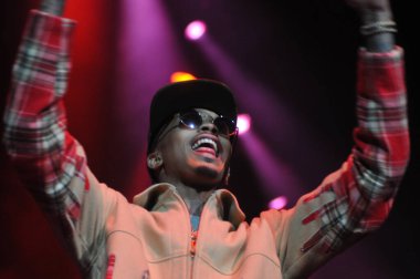 R & B Şarkıcısı Usher 12 Aralık 2014 'te Orlando Florida' daki Amway Center 'da sahne alacak..  