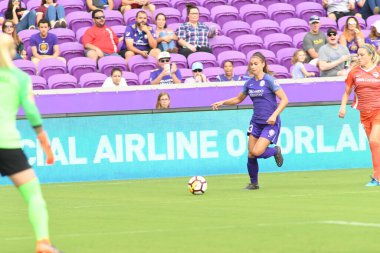 Orlando Pride, 22 Nisan 2018 'de Florida, Orlando' daki Exploria Stadyumu 'nda Houston Dash' e ev sahipliği yaptı.. 