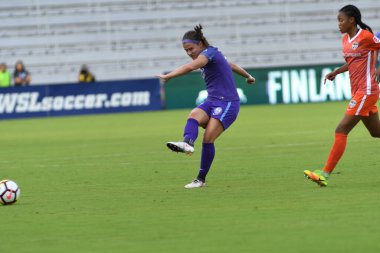 Orlando Pride, 22 Nisan 2018 'de Florida, Orlando' daki Exploria Stadyumu 'nda Houston Dash' e ev sahipliği yaptı..  