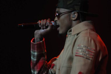 R & B Şarkıcısı Usher 12 Aralık 2014 'te Orlando Florida' daki Amway Center 'da sahne alacak..  