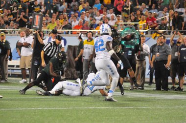 Kuzey Carolina 29 Aralık 2015 tarihinde Orlando Florida 'daki Kamp Dünya Stadyumu' nda oynanan Russell Atletizm Kupası 'nda Baylor ile karşılaşacak.. 