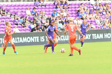 Orlando Pride, 22 Nisan 2018 'de Florida, Orlando' daki Exploria Stadyumu 'nda Houston Dash' e ev sahipliği yaptı.. 