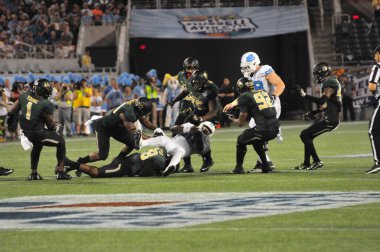 Kuzey Carolina 29 Aralık 2015 tarihinde Orlando Florida 'daki Kamp Dünya Stadyumu' nda oynanan Russell Atletizm Kupası 'nda Baylor ile karşılaşacak..