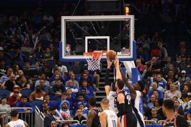 Orlando Magic 25 Ekim 2018 'de Orlando Florida' daki Amway Center 'da Portland Trail Blazers' ı sunar.. 