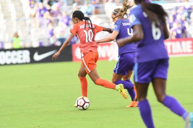Orlando Pride, 22 Nisan 2018 'de Florida, Orlando' daki Exploria Stadyumu 'nda Houston Dash' e ev sahipliği yaptı.. 