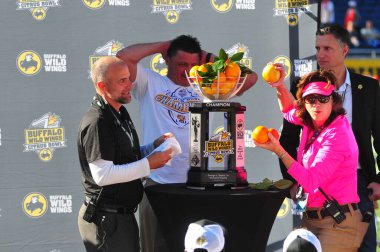 LSU, 31 Aralık 2016 tarihinde Orlando Florida 'daki Kamp Dünya Stadyumu' nda oynanan 71. Citrus Kupası 'nda Louisville ile karşılaşacak..  