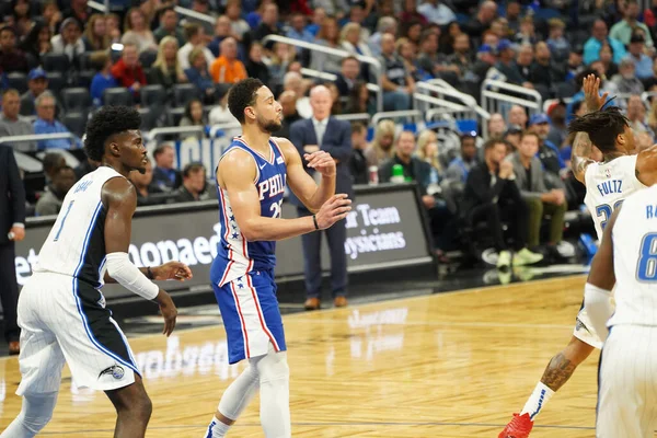 Orlando Magic 27 Aralık 2019 Cuma günü Orlando, Florida 'daki Amway Arena' da Philadelphia 76ers 'a ev sahipliği yapıyor..