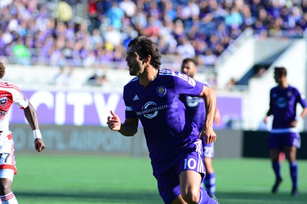 Orlando City SC, 23 Ekim 2016 'da Orlando Florida' daki Camp World Stadyumu 'nda DC United' ı ağırladı..  