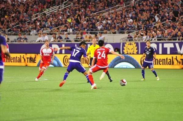 Orlando City SC, 8 Mayıs 2015 'te Florida' daki Kamp Dünyası Stadyumu 'nda Los Angeles Galaksisi' ne ev sahipliği yaptı.. 