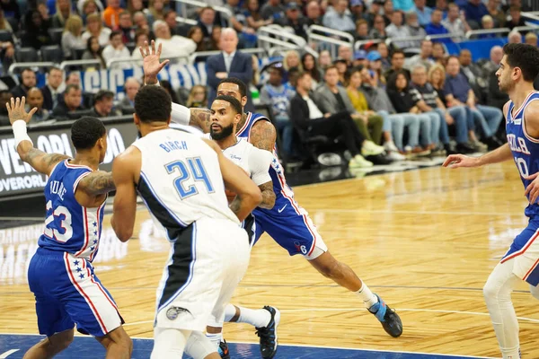 Orlando Magic 27 Aralık 2019 Cuma günü Orlando, Florida 'daki Amway Arena' da Philadelphia 76ers 'a ev sahipliği yapıyor..