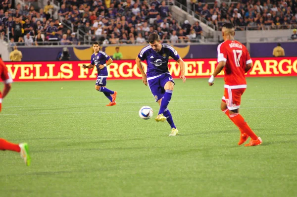 Orlando City SC, 8 Mayıs 2015 'te Florida' daki Kamp Dünyası Stadyumu 'nda Los Angeles Galaksisi' ne ev sahipliği yaptı.. 