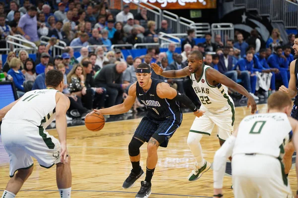 Orlando Magic, Orlando, Florida, ABD 'deki Amway Center' da Milwaukee Bucks 'a ev sahipliği yapıyor. 1 Kasım 2019.  