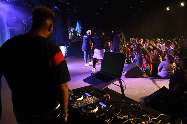 Crossover Kilisesi, 6 Ekim 2018 'de Tampa Florida' daki Crossover Kilisesi 'nde iki yıllık lezzet festivaline ev sahipliği yapıyor..  