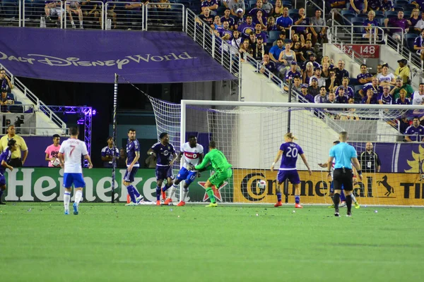 Orlando City, 24 Ağustos 2016 'da Orlando Florida' daki Kamp Dünyası Stadyumunda Toronto FC 'ye ev sahipliği yaptı..