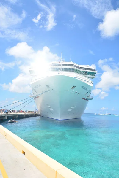 19 Eylül 2016 'da Türk ve Caicos' taki Güzel Büyük Türk Adası.   