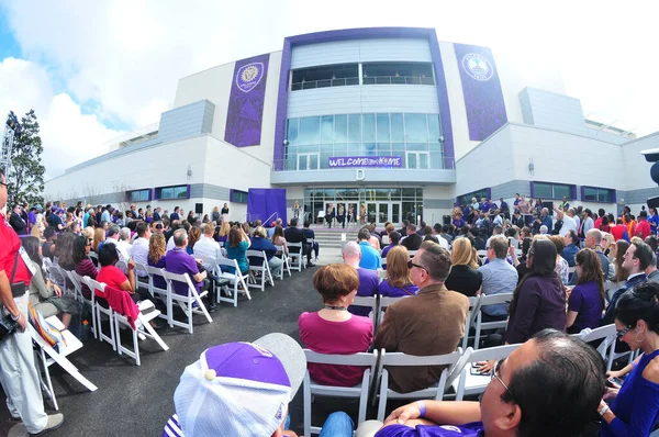 24 Şubat 2017 'de Orlando Florida' daki New Orlando City Stadyumu için kurdele kesme töreni.  