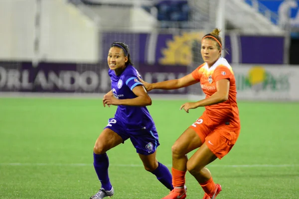 Orlando Pride sunucusu Houston Dash 23 Haziran 2016 'da Orlando Florida' daki Dünya Kampı Stadyumu 'nda..