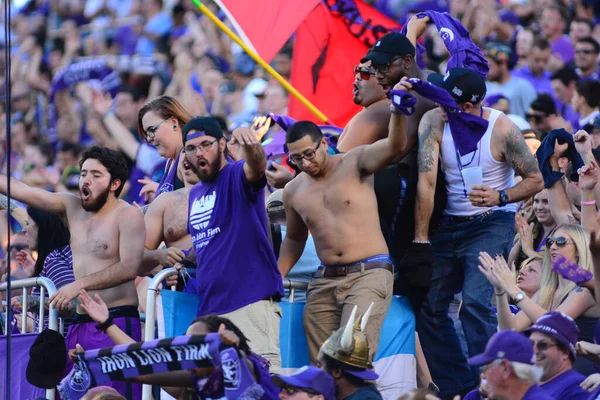 Orlando City SC, 23 Ekim 2016 'da Orlando Florida' daki Camp World Stadyumu 'nda DC United' ı ağırladı..  