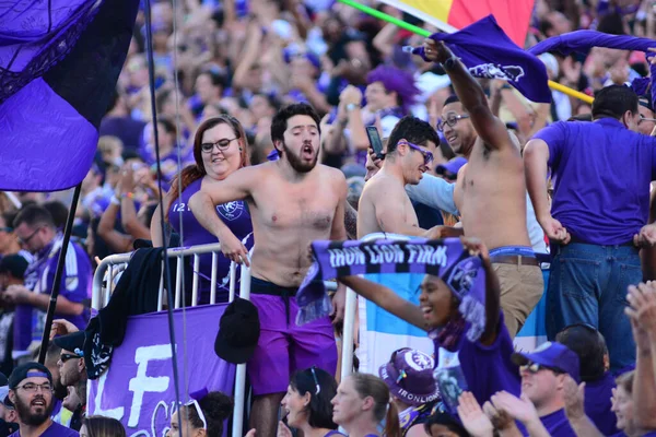 Orlando City SC, 23 Ekim 2016 'da Orlando Florida' daki Camp World Stadyumu 'nda DC United' ı ağırladı..  