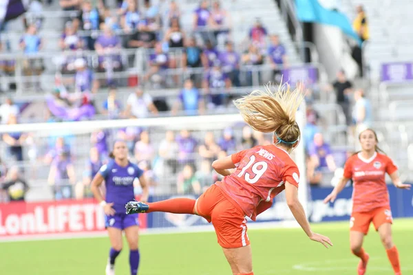 Orlando Pride, 22 Nisan 2018 'de Florida, Orlando' daki Exploria Stadyumu 'nda Houston Dash' e ev sahipliği yaptı..  