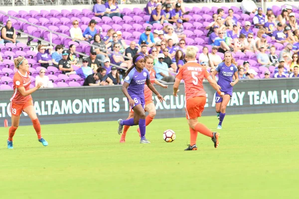 Orlando Pride, 22 Nisan 2018 'de Florida, Orlando' daki Exploria Stadyumu 'nda Houston Dash' e ev sahipliği yaptı.. 