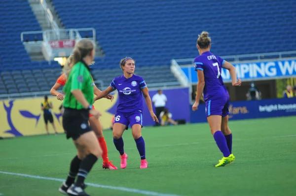 Orlando Pride sunucusu Houston Dash 23 Haziran 2016 'da Orlando Florida' daki Dünya Kampı Stadyumu 'nda..