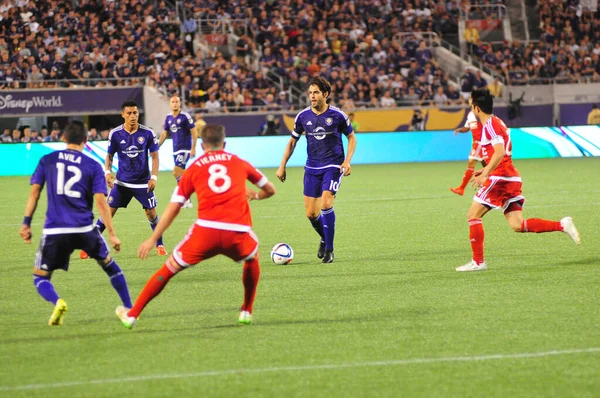 Orlando City SC, 8 Mayıs 2015 'te Florida' daki Kamp Dünyası Stadyumu 'nda Los Angeles Galaksisi' ne ev sahipliği yaptı.. 