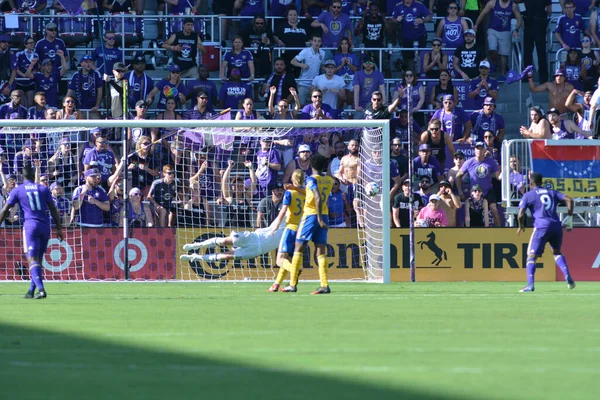 Orlando City 29 Nisan 2017 'de Orlando, Florida' daki Orlando City Stadyumu 'nda Colorado Rapids' e ev sahipliği yaptı.)
