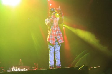 R & B Şarkıcısı Usher 12 Aralık 2015 'te Orlando Florida' daki Amway Center 'da sahne alacak..