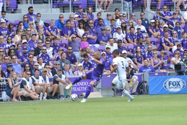 Orlando City 15 Nisan 2017 'de Florida, Orlando' daki Citrus Bowl 'da Los Angeles Galaksisine ev sahipliği yaptı.. 