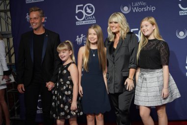 15 Ekim 2019 'da Nashville, Tennessee' deki Linbscome Üniversitesi 'nde verilen 50. GMA Dove Ödülleri sırasında kırmızı halı. 