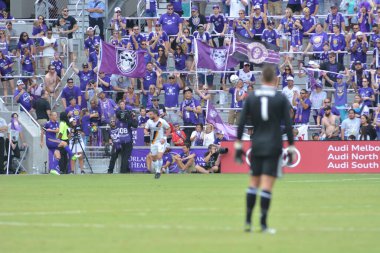 Orlando City 15 Nisan 2017 'de Florida, Orlando' daki Citrus Bowl 'da Los Angeles Galaksisine ev sahipliği yaptı..