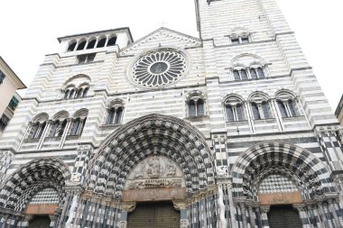 Güzel binaların cepheleriyle sokak manzarası, İtalya şehir manzarası