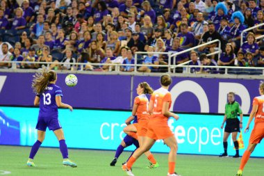 Orlando Pride sunucusu Houston Dash 23 Haziran 2016 'da Orlando Florida' daki Dünya Kampı Stadyumu 'nda..