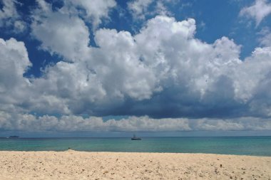 George Town 'daki Caymond Adası' ndaki en güzel plajların güzel manzarası. 