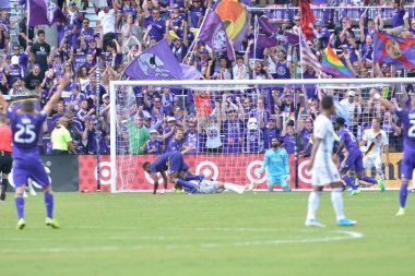 Orlando City 15 Nisan 2017 'de Florida, Orlando' daki Citrus Bowl 'da Los Angeles Galaksisine ev sahipliği yaptı..  