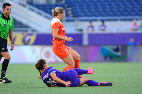 Orlando Pride sunucusu Houston Dash 23 Haziran 2016 'da Orlando Florida' daki Dünya Kampı Stadyumu 'nda..