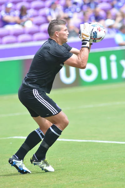 Orlando City 15 Nisan 2017 'de Florida, Orlando' daki Citrus Bowl 'da Los Angeles Galaksisine ev sahipliği yaptı..  