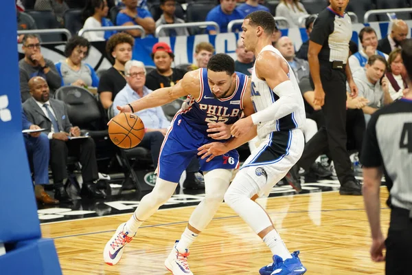 Orlando Magic 27 Aralık 2019 Cuma günü Orlando, Florida 'daki Amway Arena' da Philadelphia 76ers 'a ev sahipliği yapıyor..