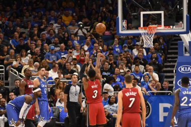 Orlando Magic 17 Ekim 2018 'de Orlando Florida' daki Amway Center 'da Miami Heat' i sunar..