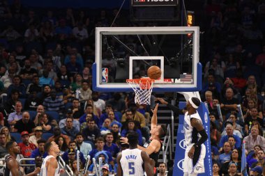 Orlando Magic 25 Ekim 2018 'de Orlando Florida' daki Amway Center 'da Portland Trail Blazers' ı sunar.. 