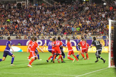 Orlando City SC, 8 Mayıs 2015 'te Florida' daki Kamp Dünyası Stadyumu 'nda Los Angeles Galaksisi' ne ev sahipliği yaptı.. 