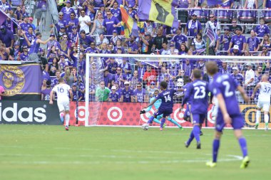 Orlando City 15 Nisan 2017 'de Florida, Orlando' daki Citrus Bowl 'da Los Angeles Galaksisine ev sahipliği yaptı..
