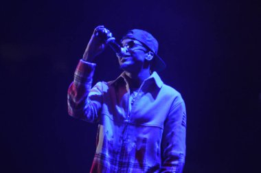 R & B Şarkıcısı Usher 12 Aralık 2015 'te Orlando Florida' daki Amway Center 'da sahne alacak..