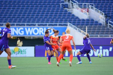 Orlando Pride sunucusu Houston Dash 23 Haziran 2016 'da Orlando Florida' daki Dünya Kampı Stadyumu 'nda..